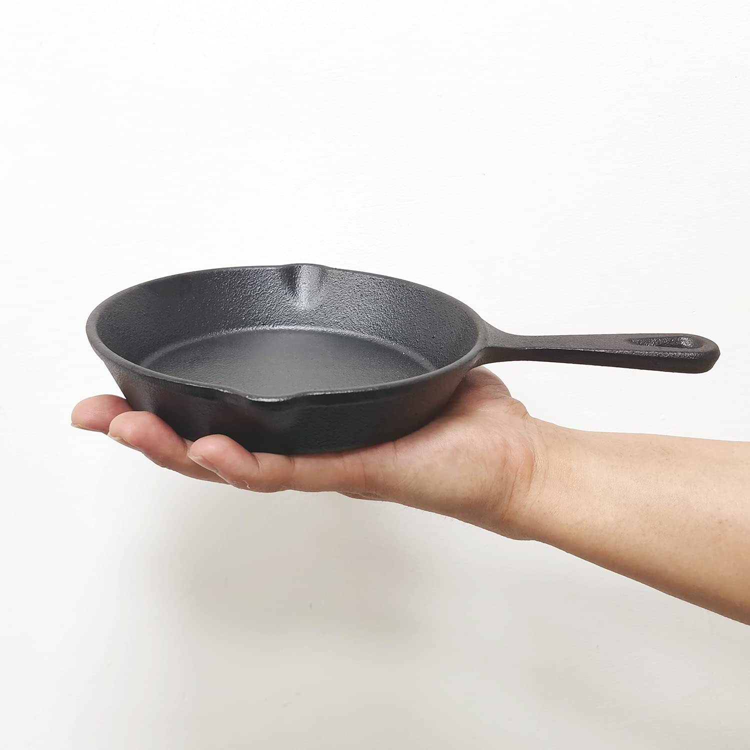 MOZUVE 6-Inch Pre-Seasoned Cast Iron Camping Skillet